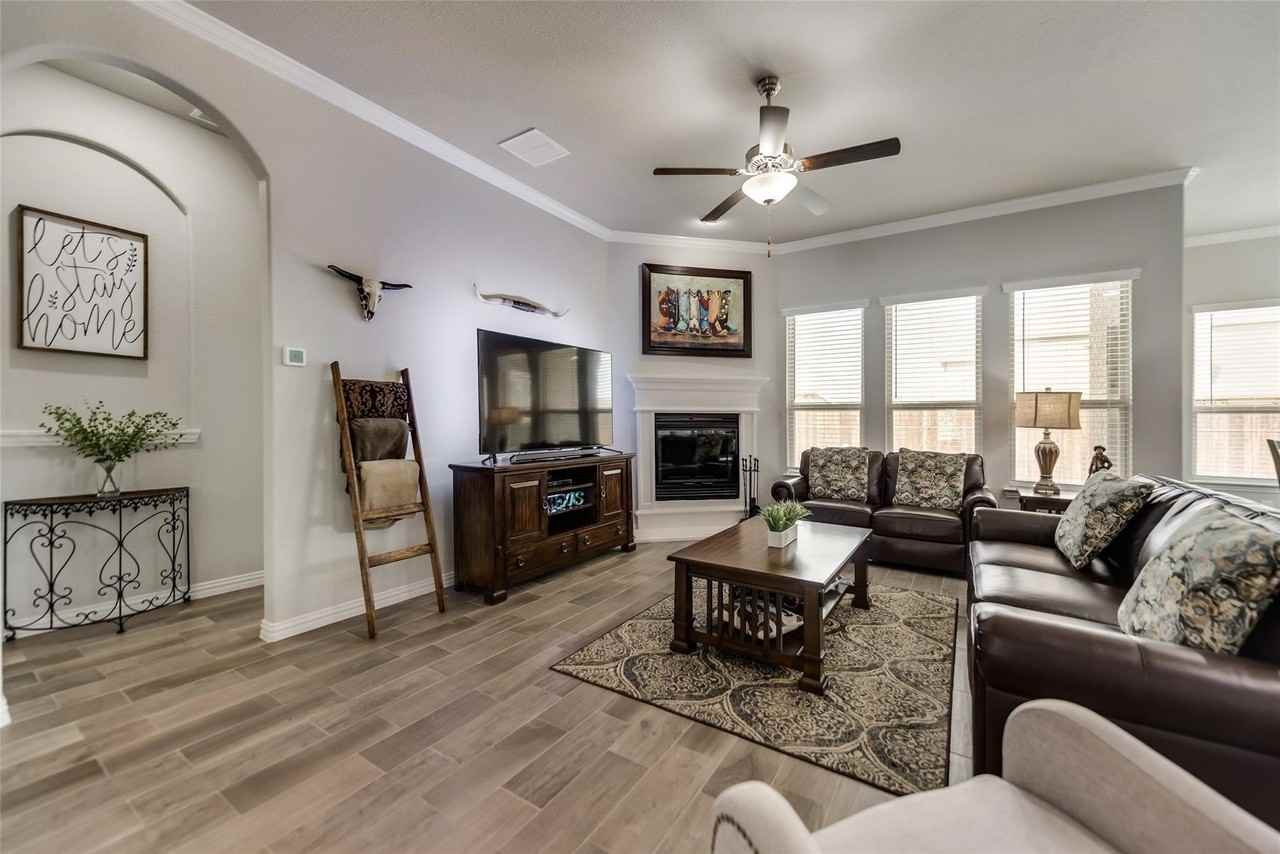 639 Devonshire - Photo 2 of 29
