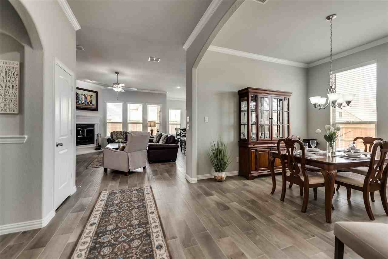 639 Devonshire - Photo 3 of 29