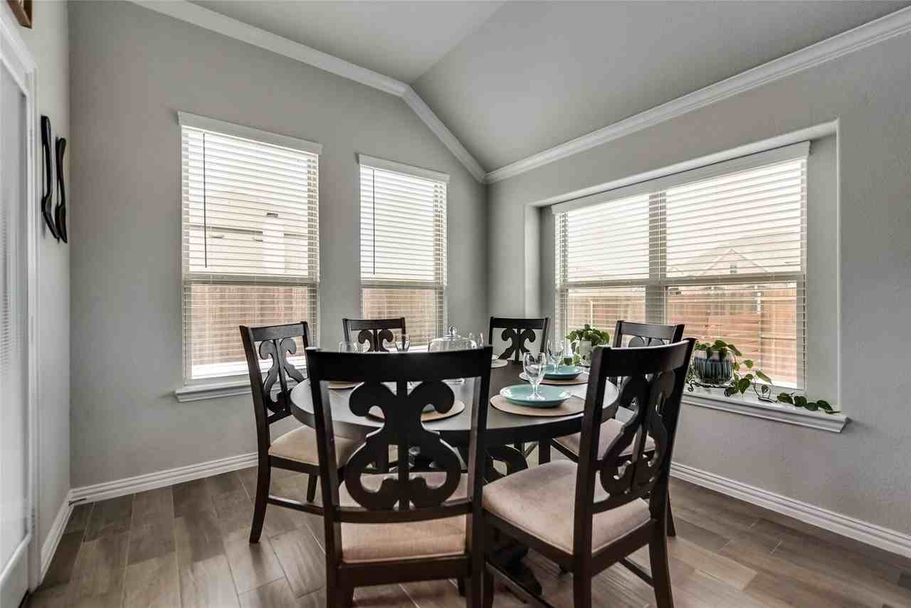 639 Devonshire - Photo 7 of 29