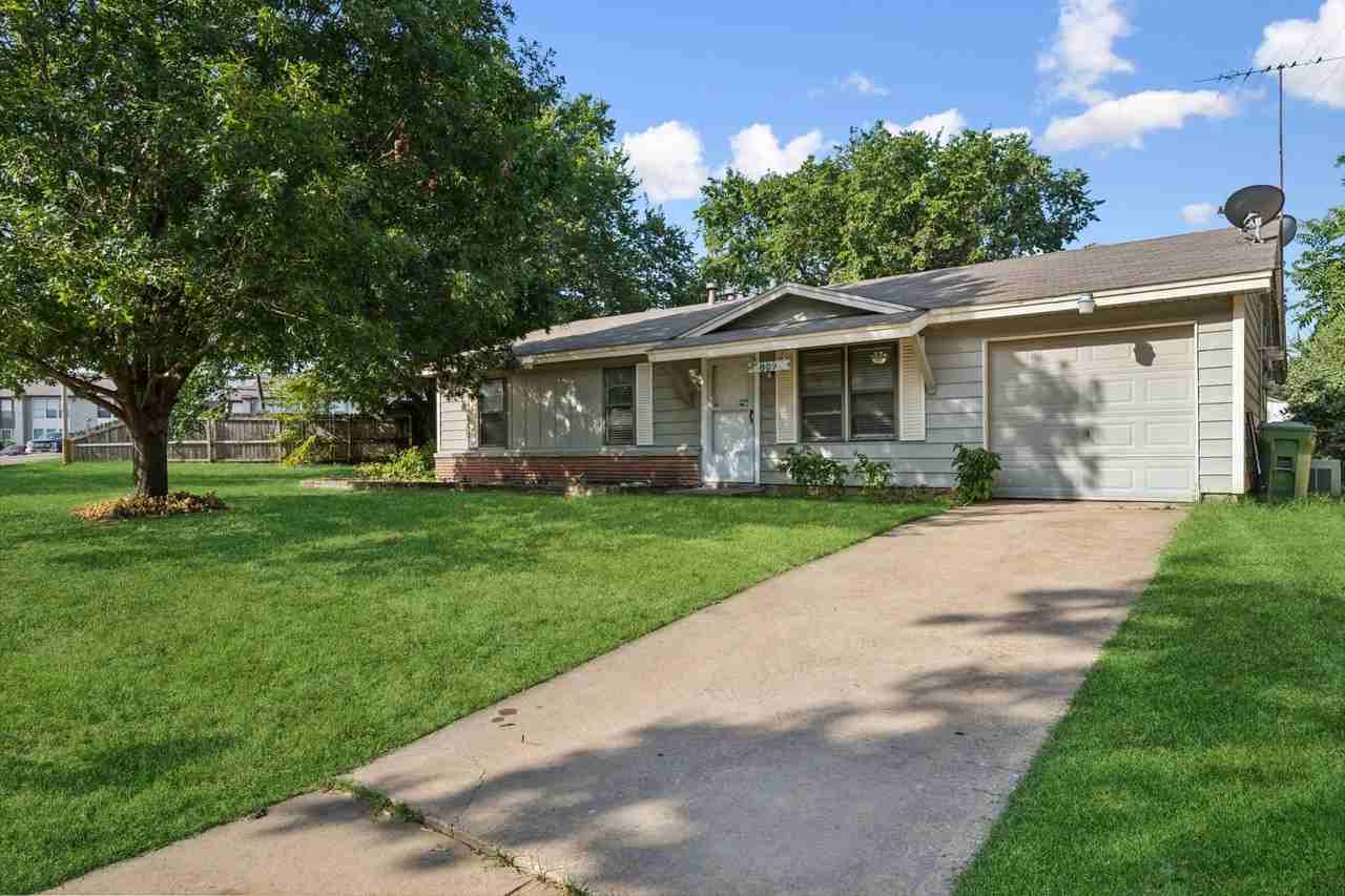 809 Helen Dr - Photo 2 of 25