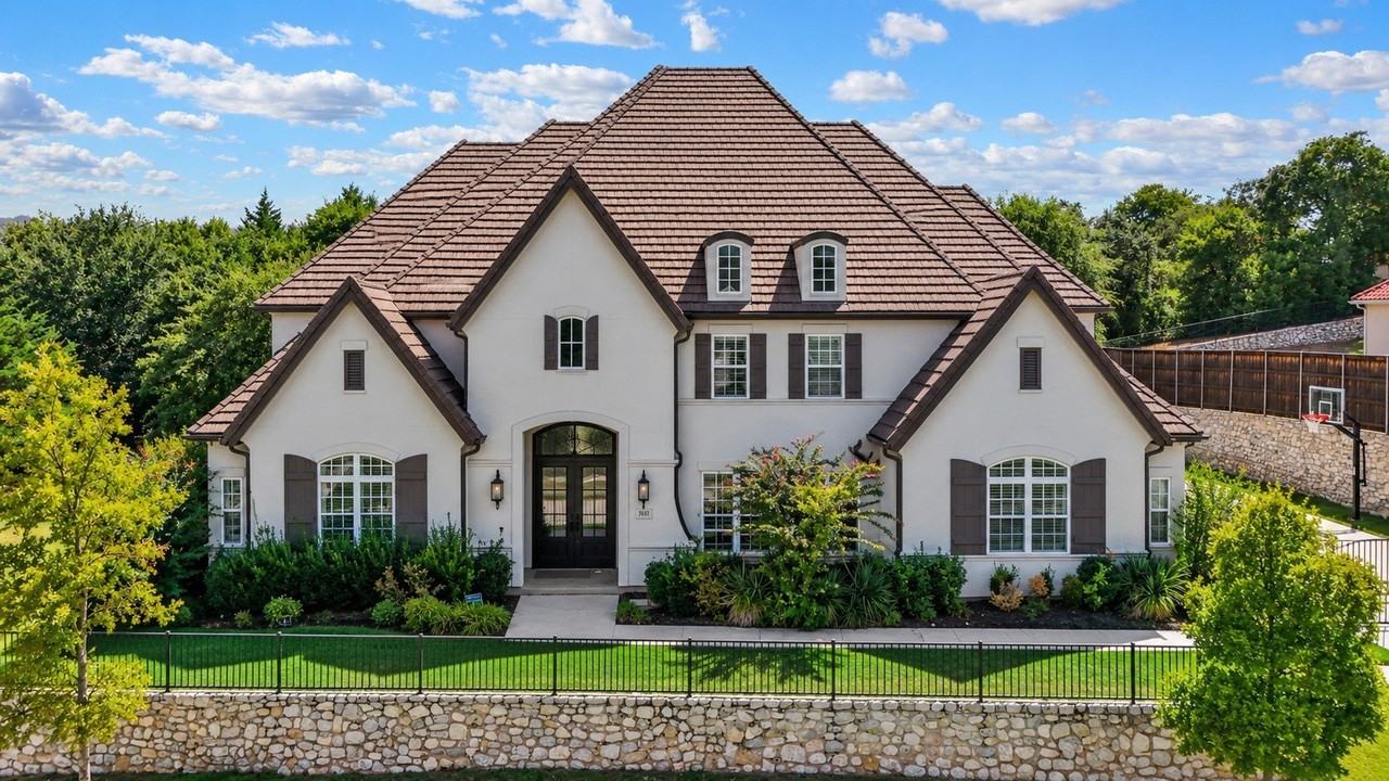 809 Charleston Dr