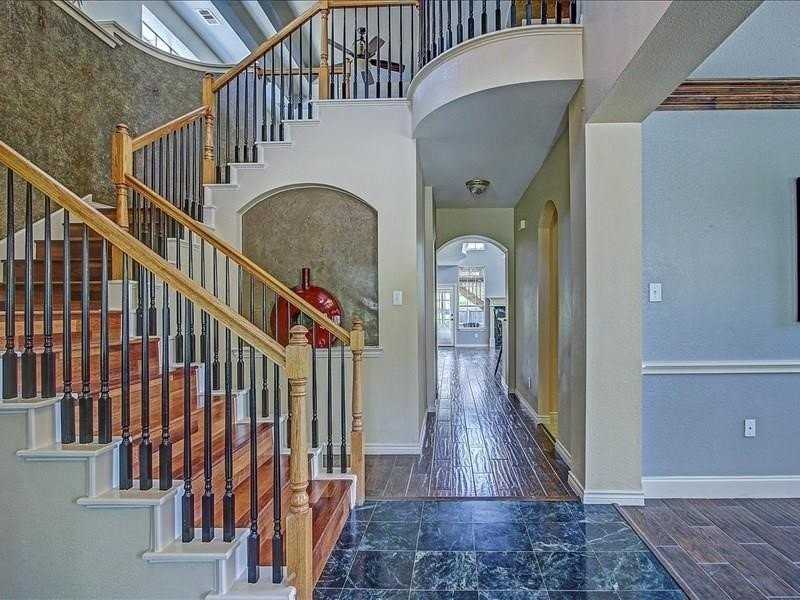 1617 Thompson Dr - Photo 2 of 13