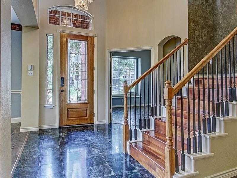 1617 Thompson Dr - Photo 3 of 13