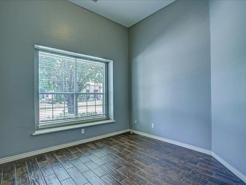 1617 Thompson Dr - Photo 4 of 13