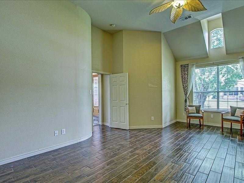 1617 Thompson Dr - Photo 5 of 13