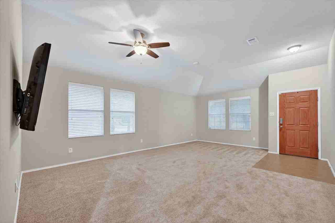 5640 Lincolnwood Dr - Photo 3 of 29