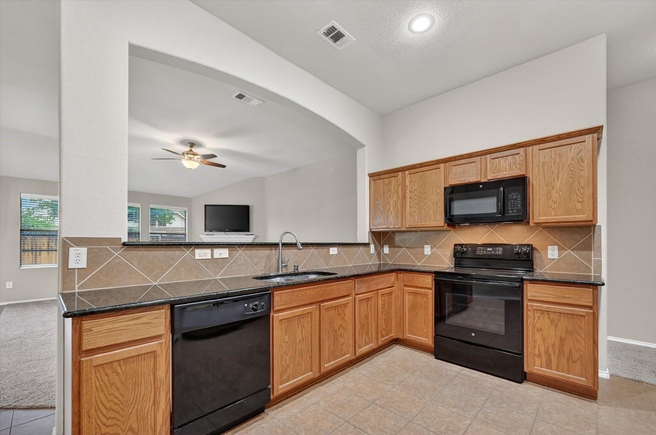 5640 Lincolnwood Dr - Photo 7 of 29