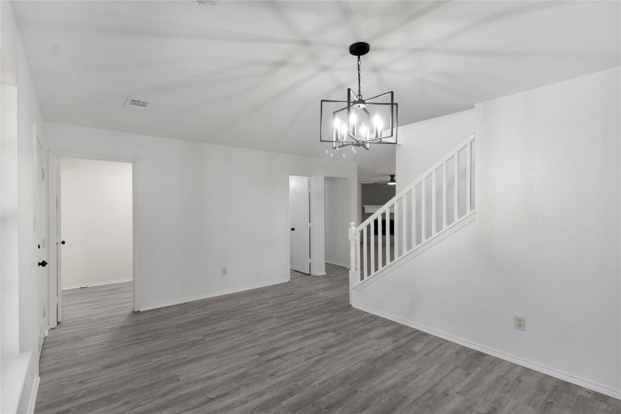 408 Centennial Pl - Photo 5 of 40