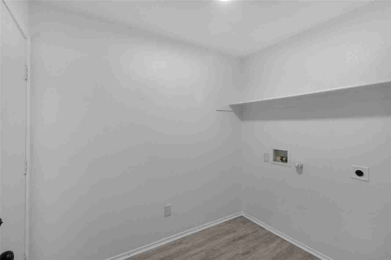 408 Centennial Pl - Photo 6 of 40