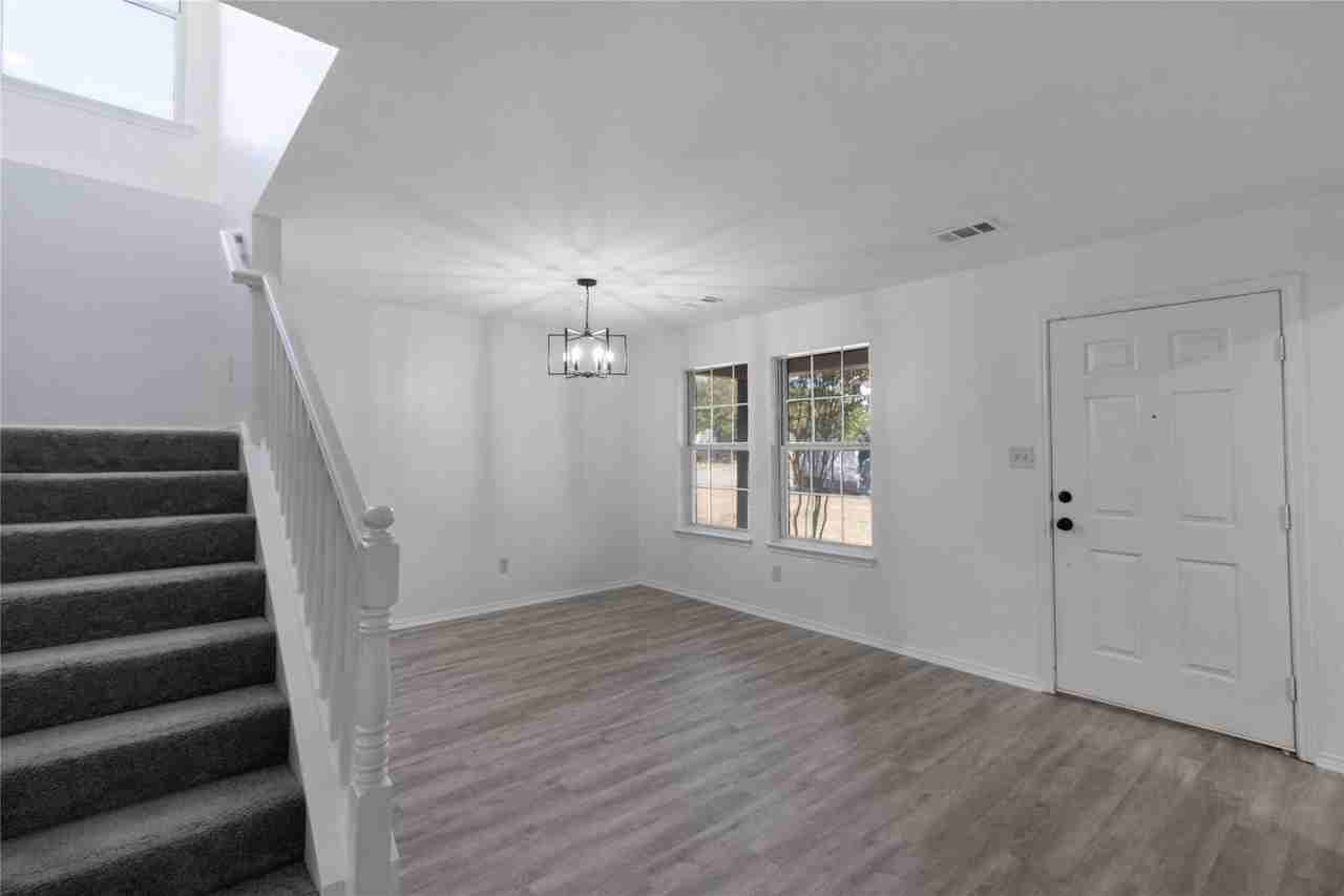 408 Centennial Pl - Photo 7 of 40