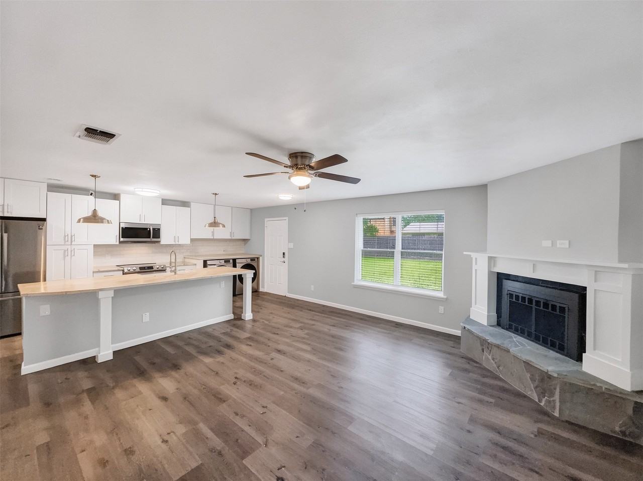 109 N Heights Dr - Photo 4 of 19