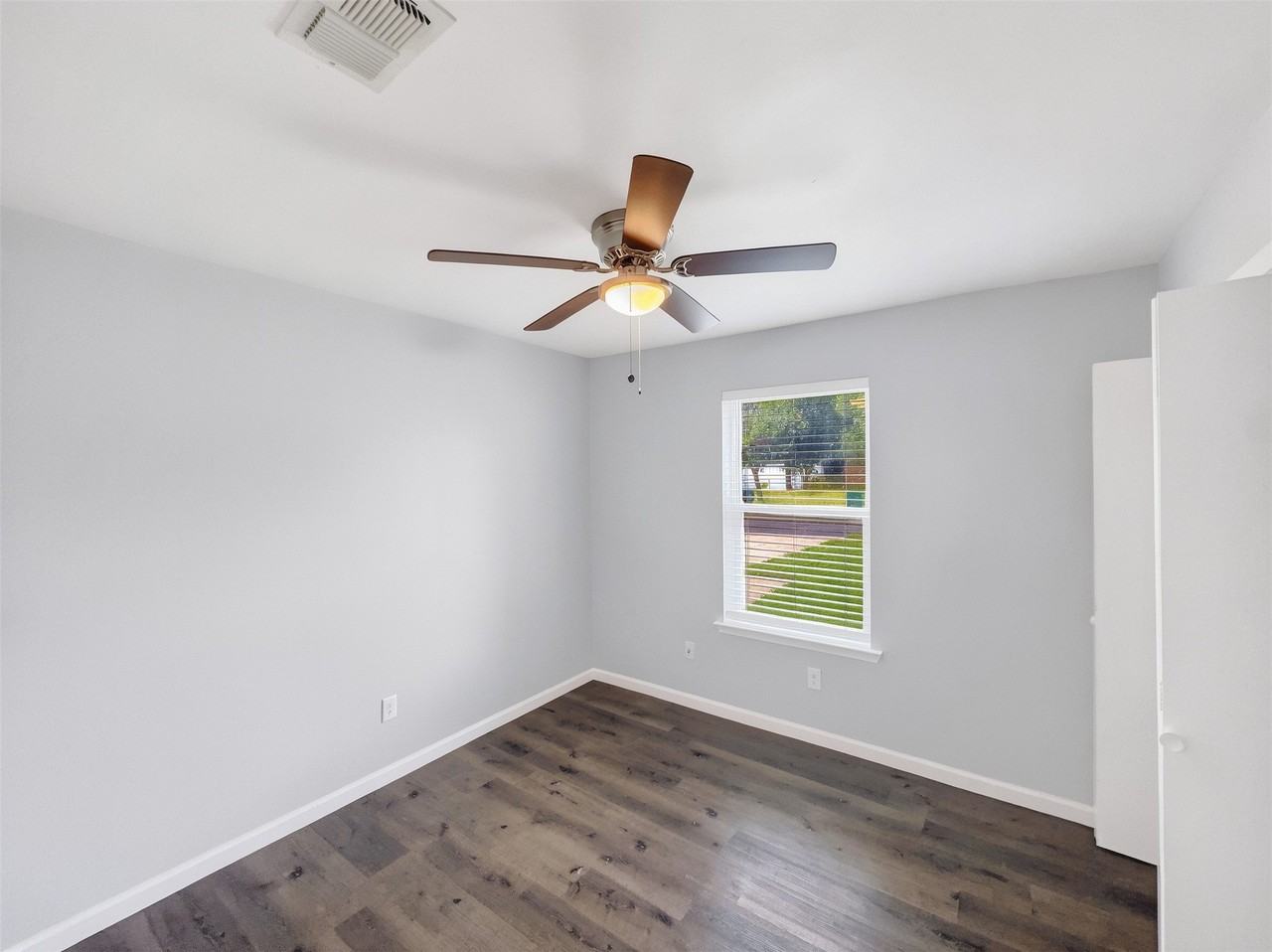 109 N Heights Dr - Photo 7 of 19