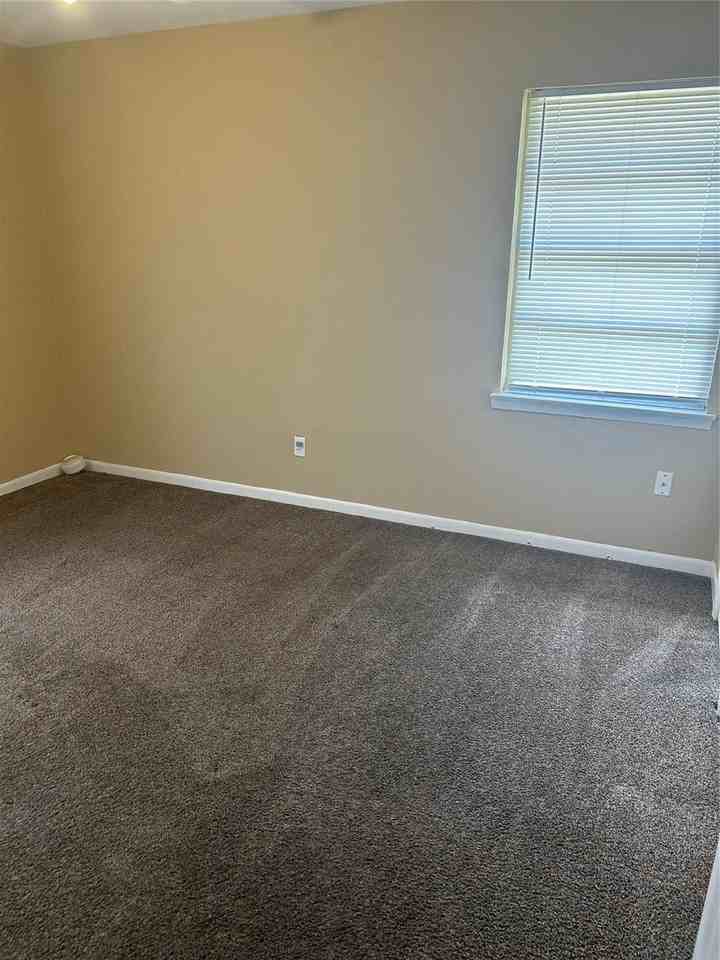 705 Lawson Dr - Photo 6 of 11