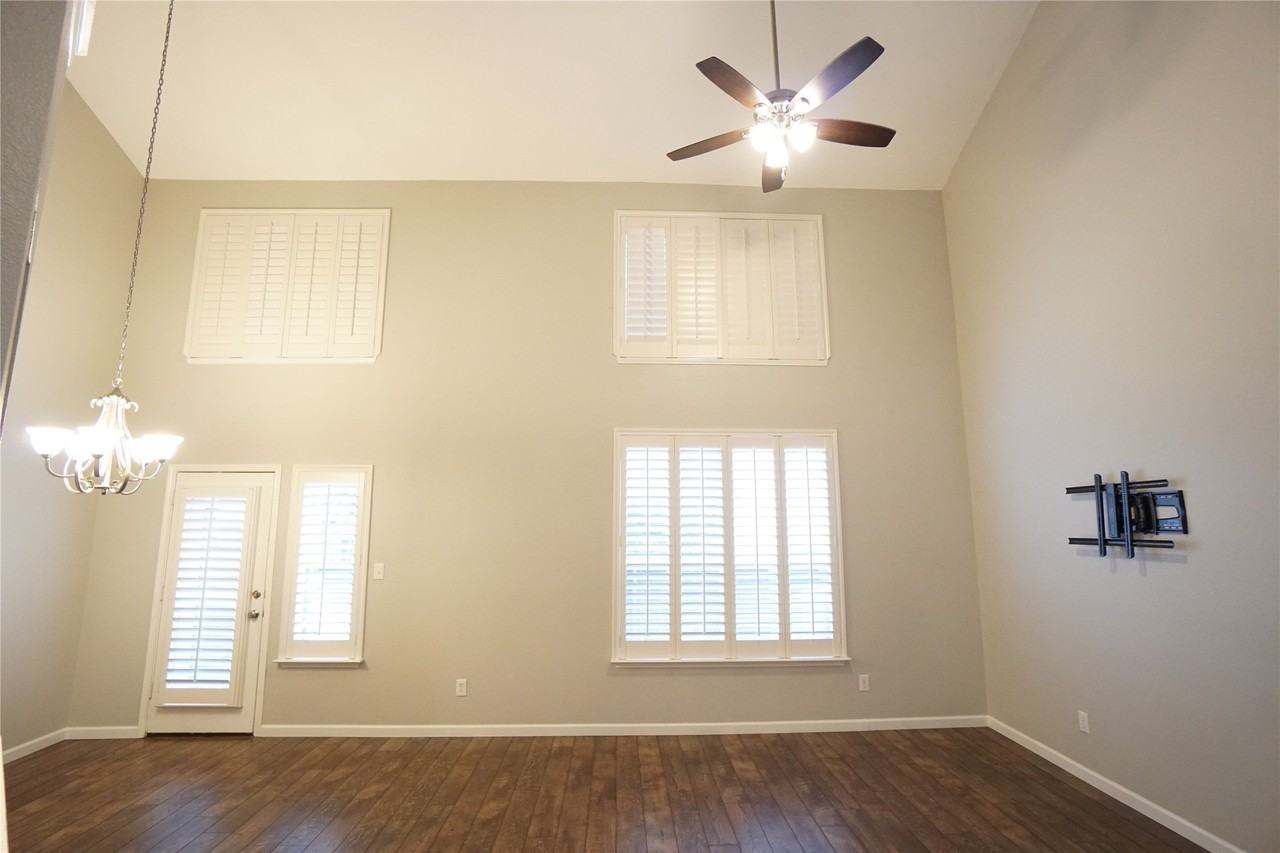 8609 Heather Ridge Dr - Photo 2 of 12