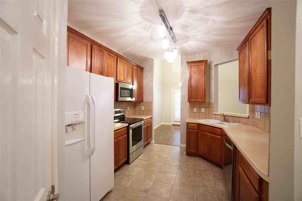 8609 Heather Ridge Dr - Photo 4 of 12