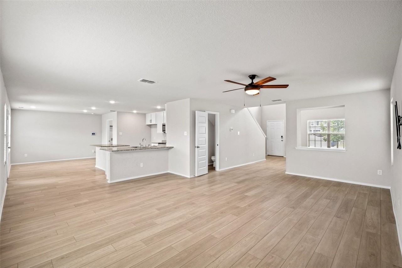 7904 Schooner Dr - Photo 5 of 32