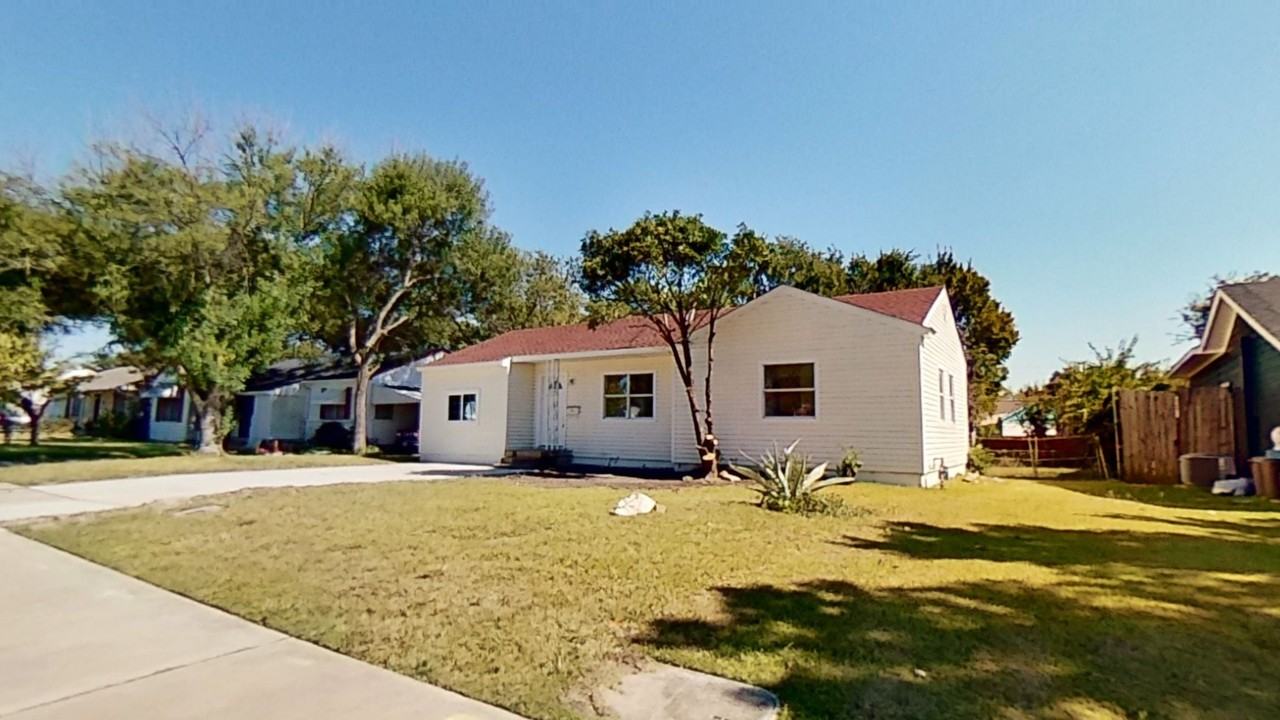 2320 Brockbank Dr - Photo 3 of 22