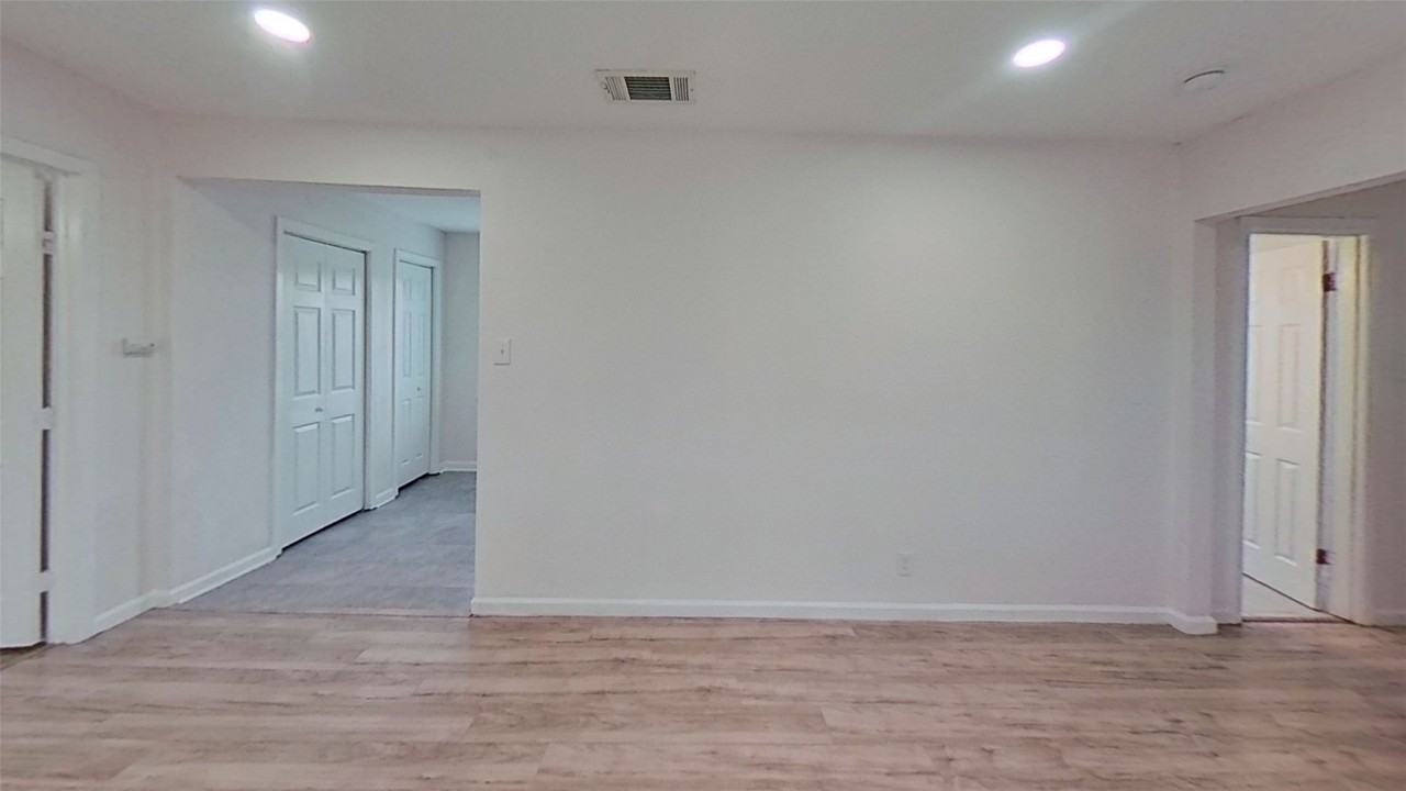 2320 Brockbank Dr - Photo 4 of 22