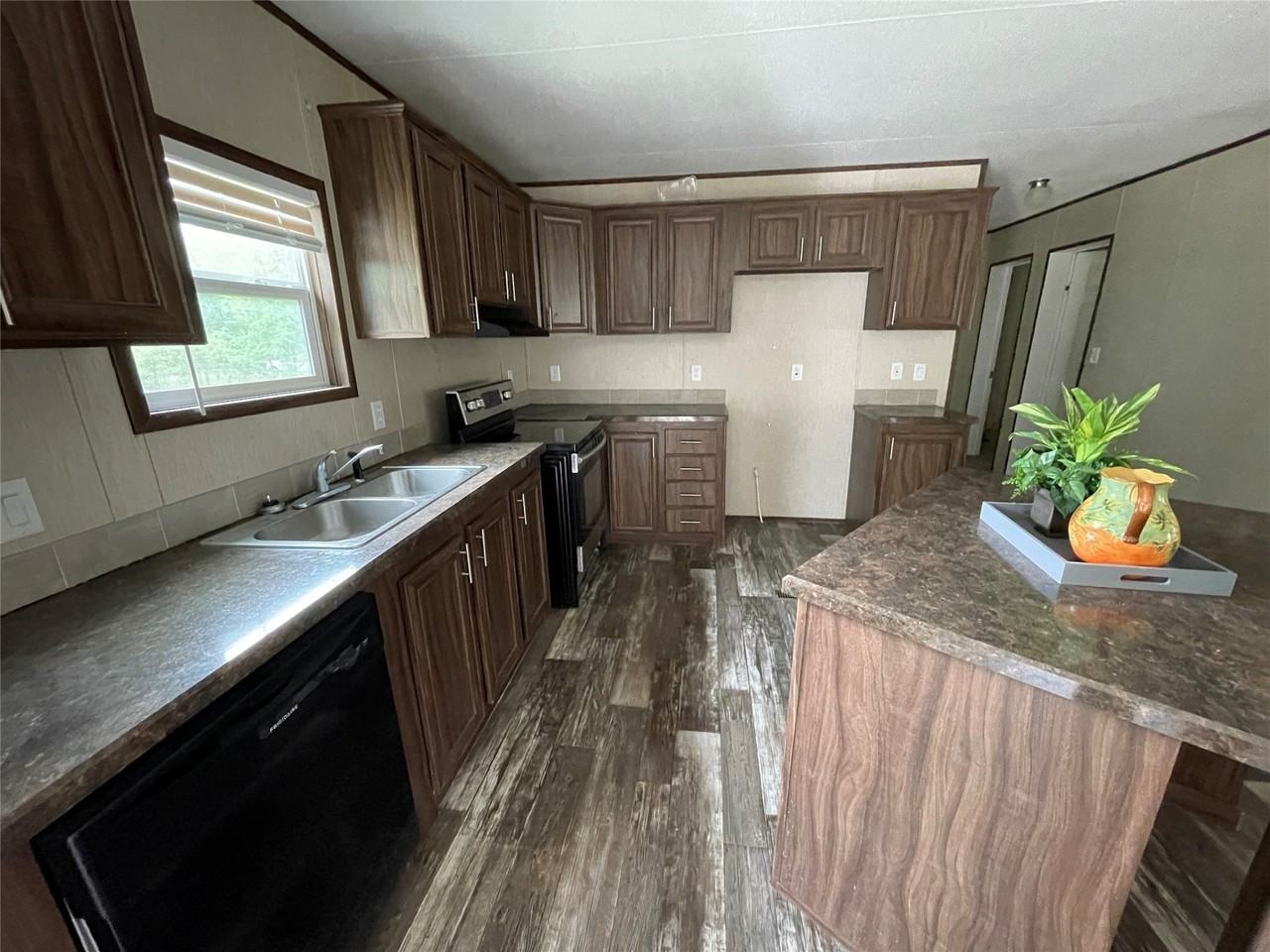 9505 Janet - Photo 3 of 13