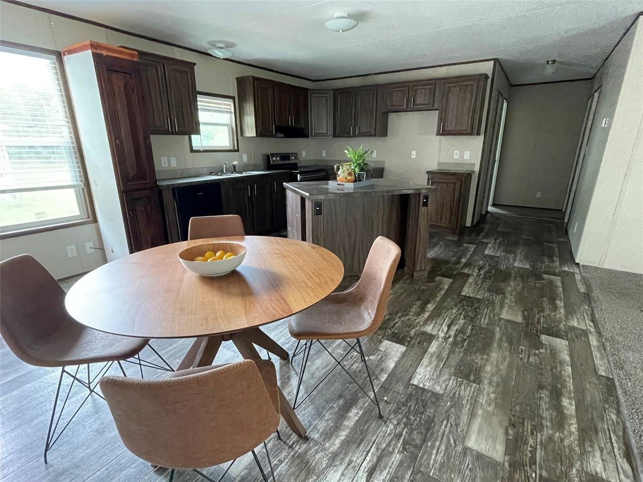 9505 Janet - Photo 4 of 13