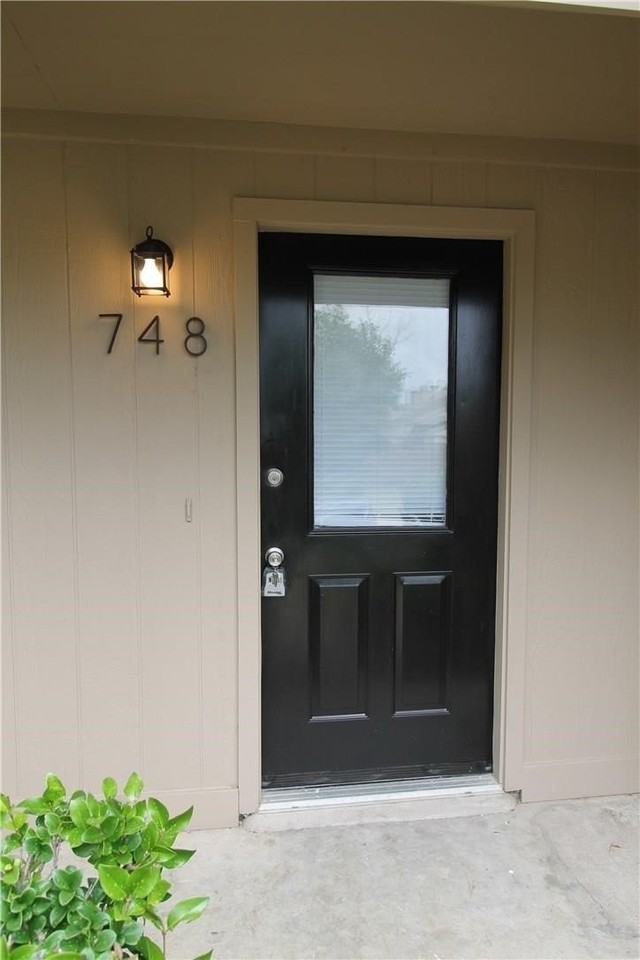748 Versailles St - Photo 2 of 16