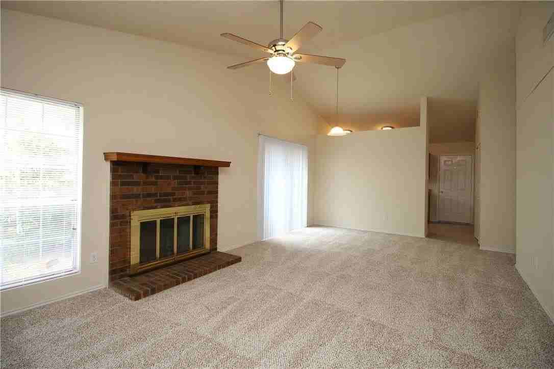 748 Versailles St - Photo 7 of 16