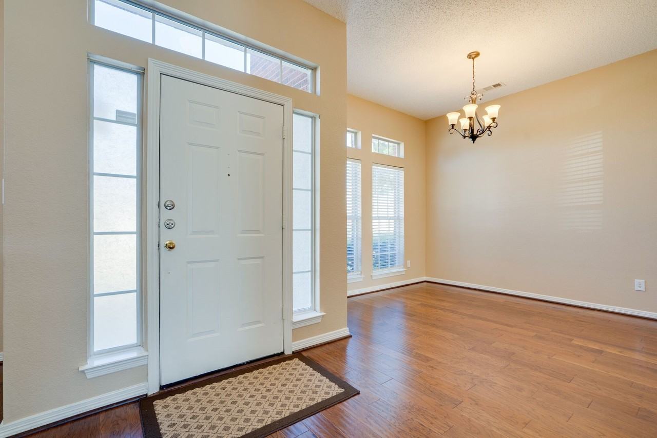 4036 Christopher Way - Photo 4 of 29