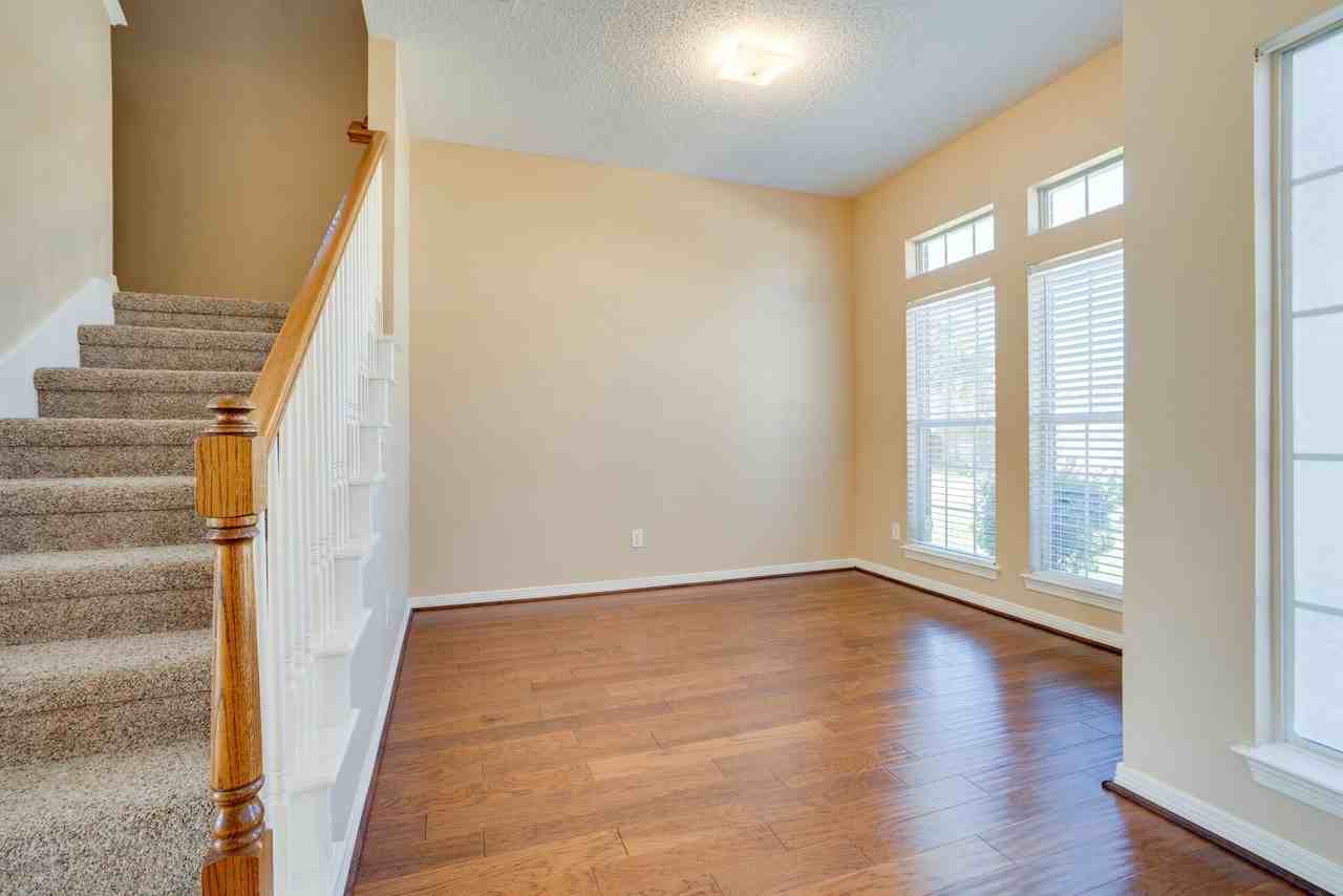 4036 Christopher Way - Photo 5 of 29