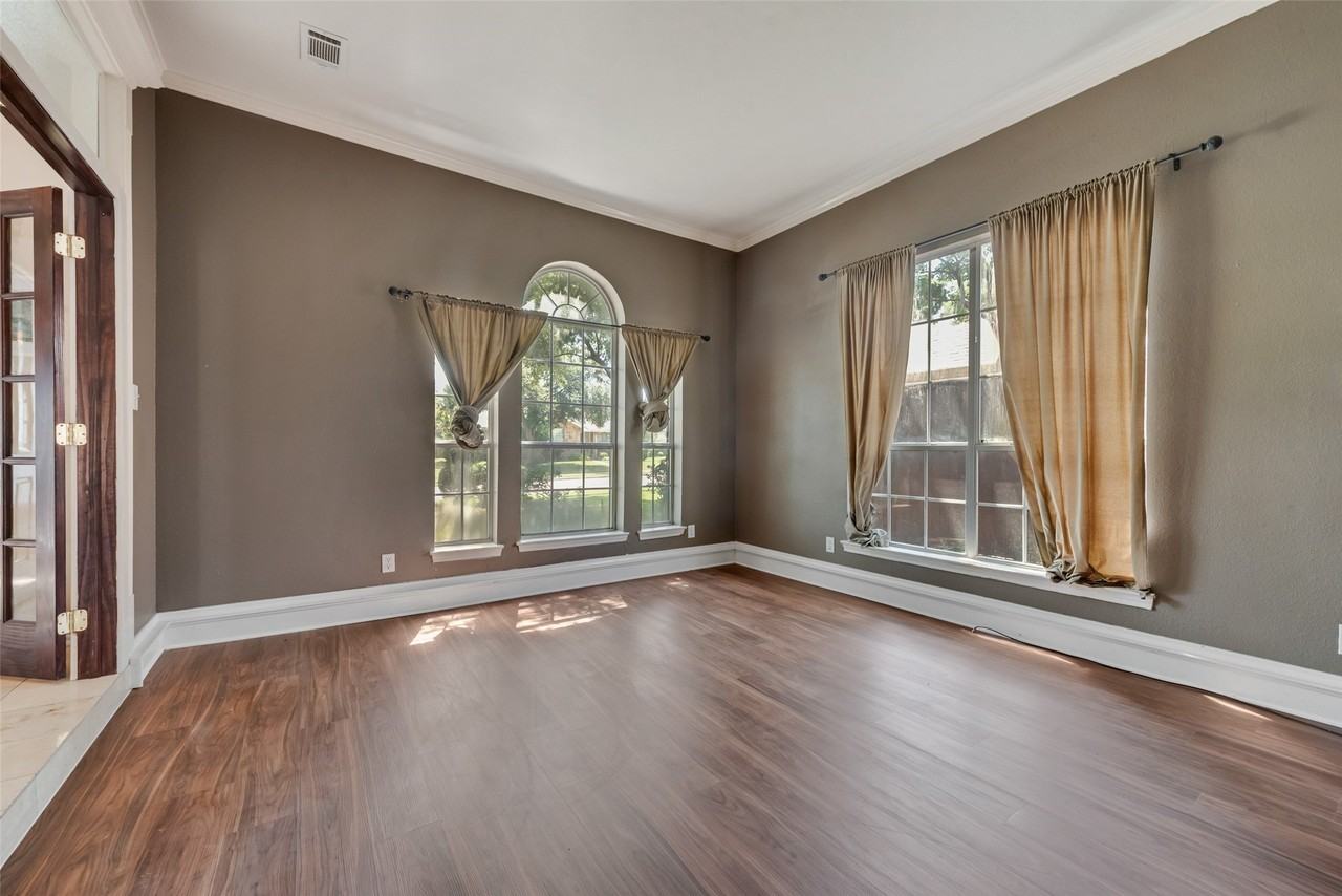 1909 Smith Dr - Photo 4 of 22