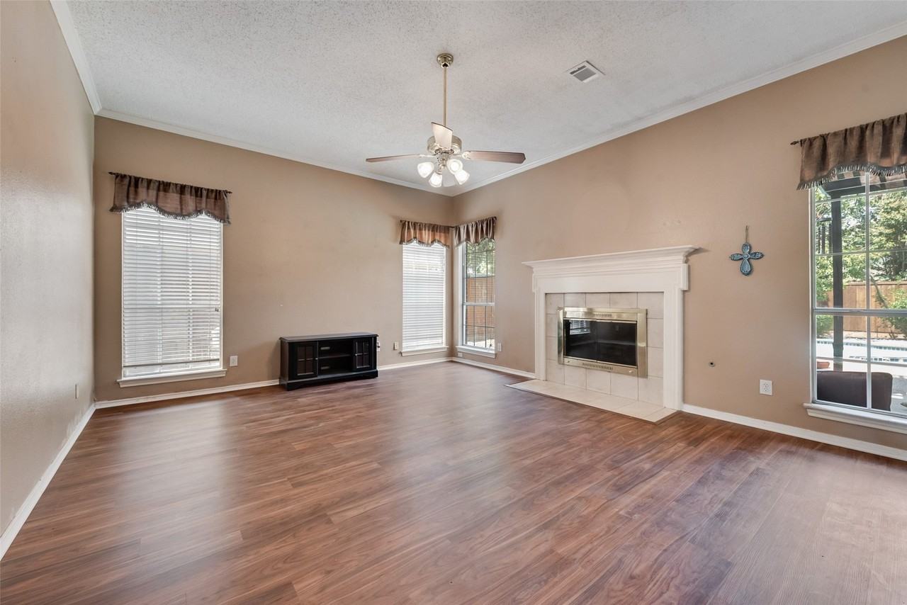 1909 Smith Dr - Photo 5 of 22