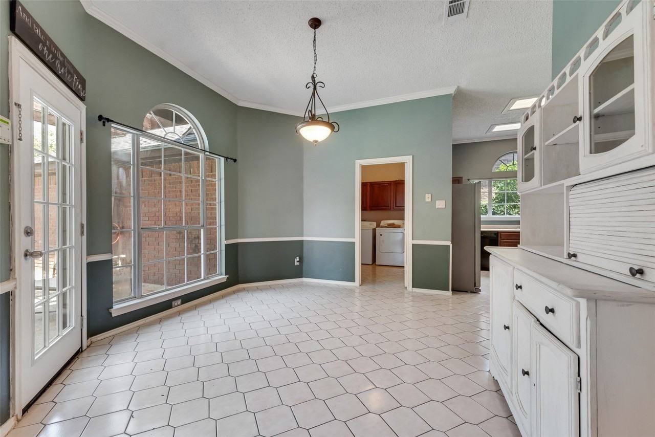 1909 Smith Dr - Photo 7 of 22
