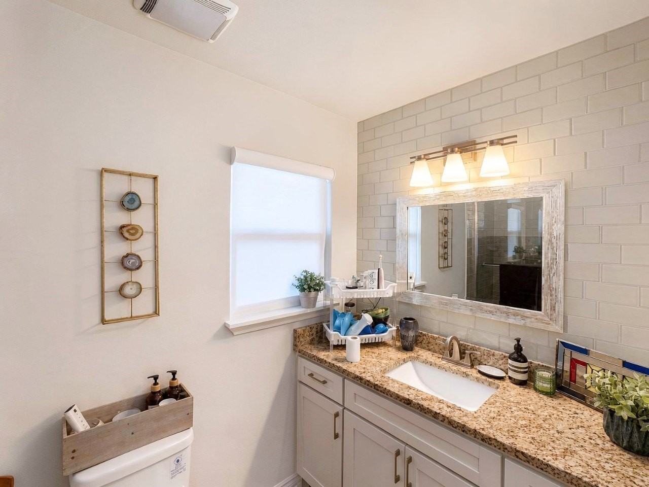 1931 Berkley Ave - Photo 4 of 14