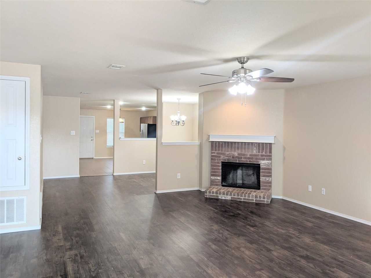 517 Azalea Dr - Photo 2 of 20
