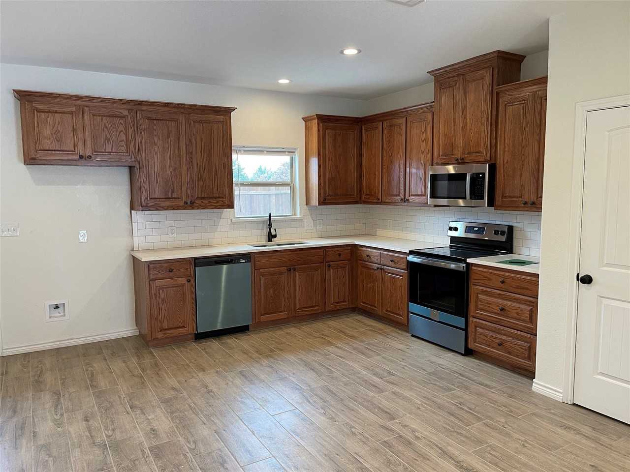 2321 County Road 704b - Photo 2 of 18