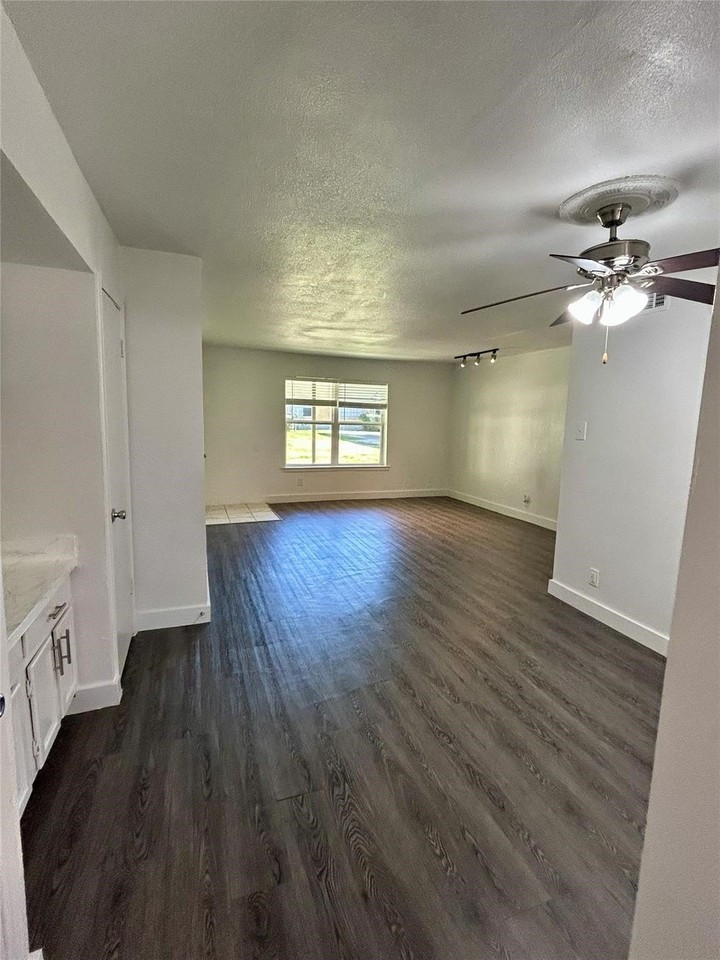 3616 Parkridge Dr #108 - Photo 5 of 13