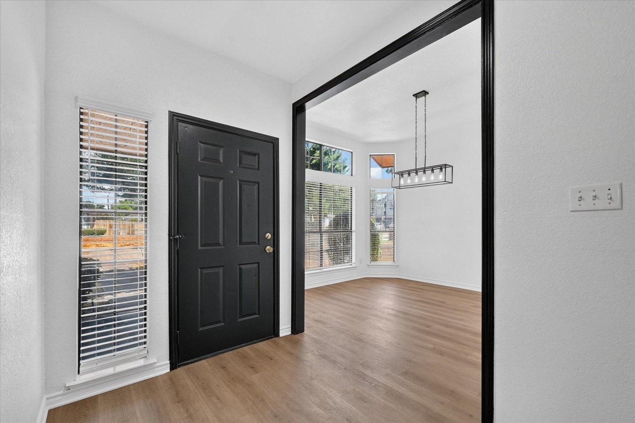 4052 Saint Christopher Ln - Photo 4 of 25