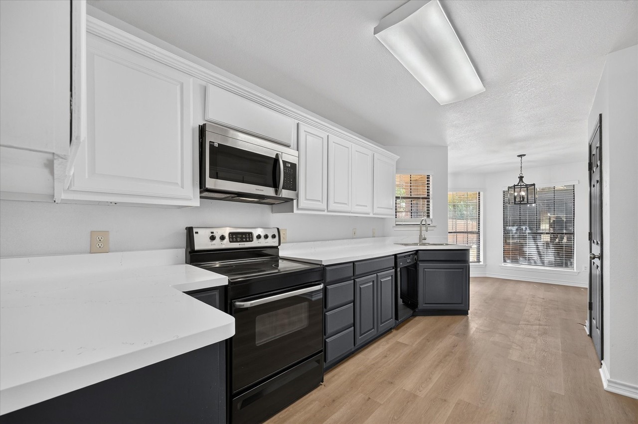 4052 Saint Christopher Ln - Photo 6 of 25