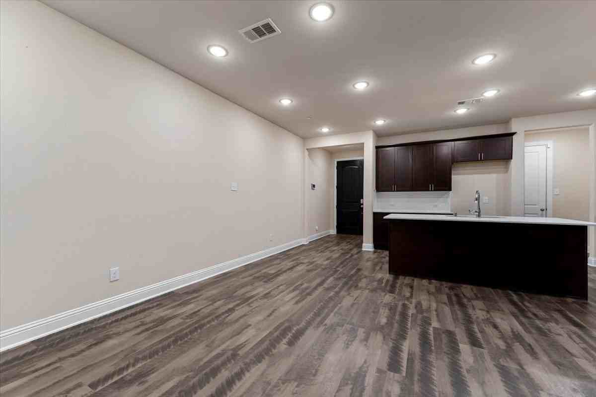 207 Conagree Rd - Photo 3 of 40