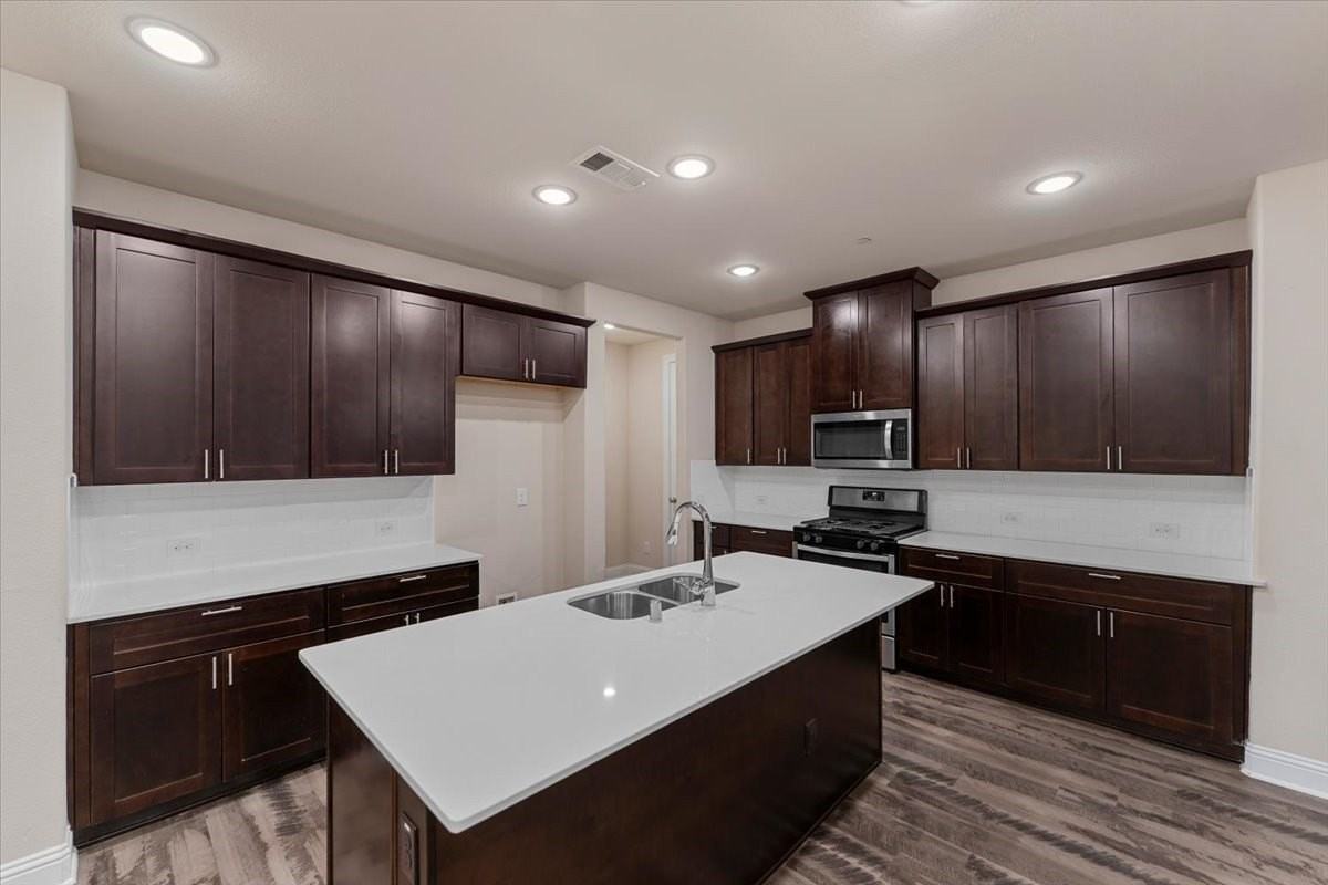 207 Conagree Rd - Photo 5 of 40
