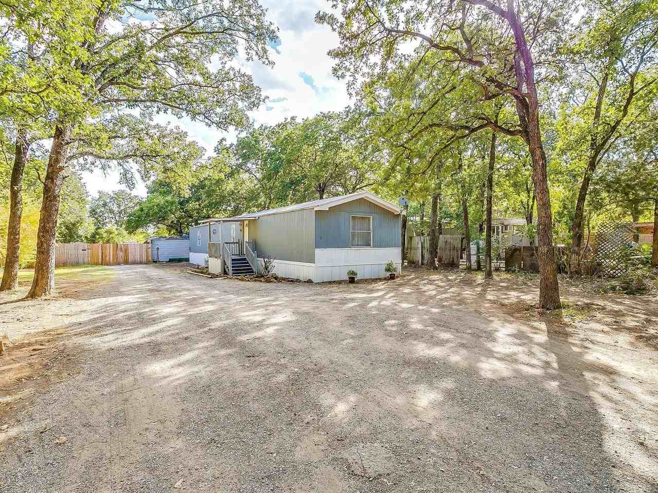 1802 Whispering Oaks St - Photo 2 of 25