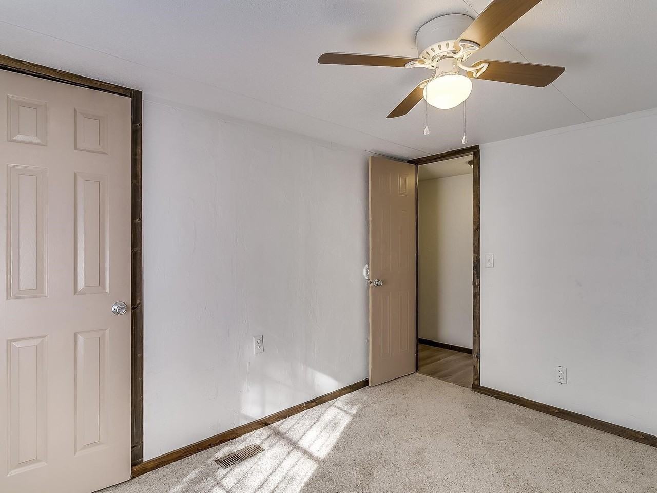 1802 Whispering Oaks St - Photo 6 of 25