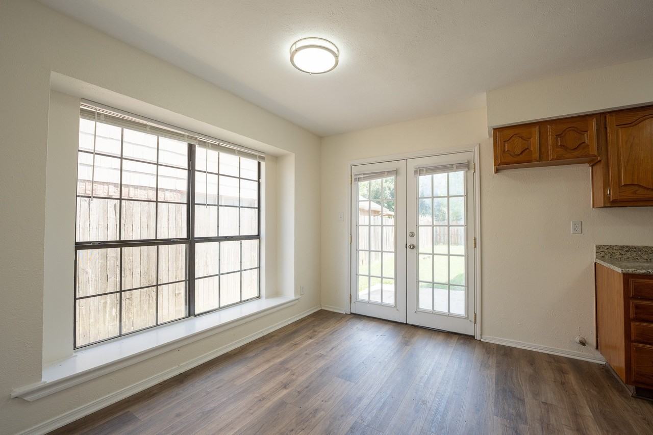 1513 Liberty Ln - Photo 5 of 12