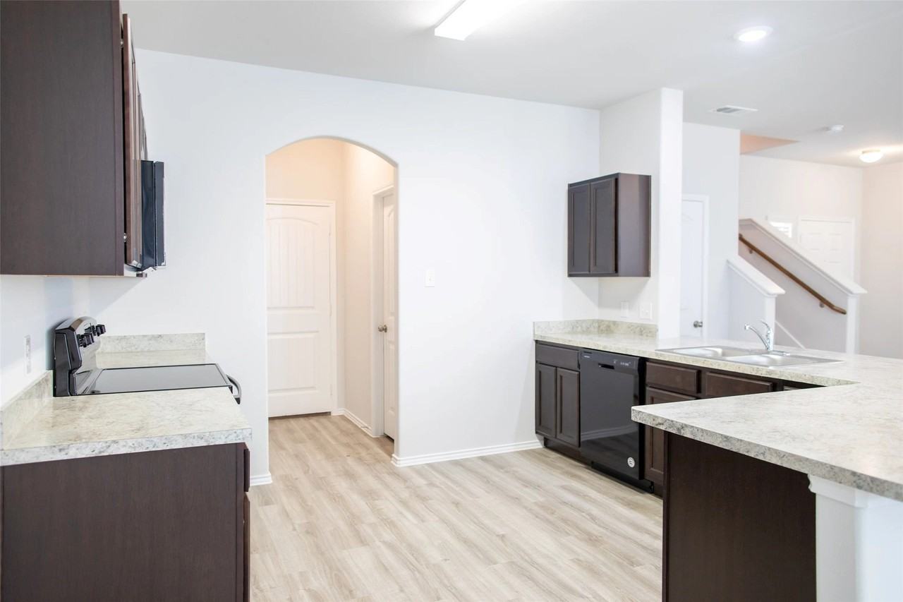 3202 Sonoma Trl - Photo 2 of 10