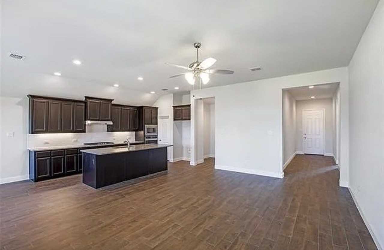 423 Cooper St - Photo 4 of 14