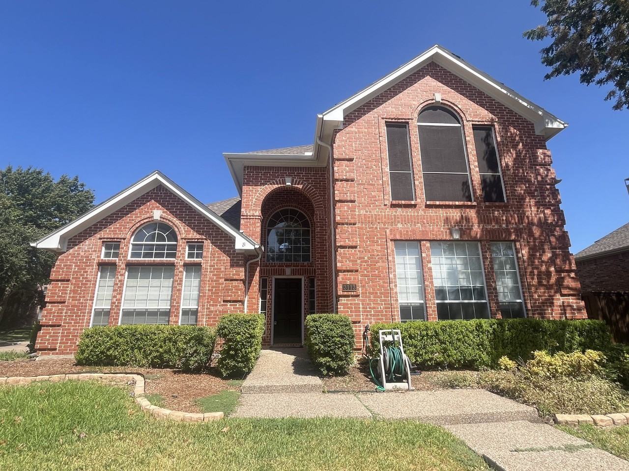 3113 Buena Vista Dr - Photo 2 of 15