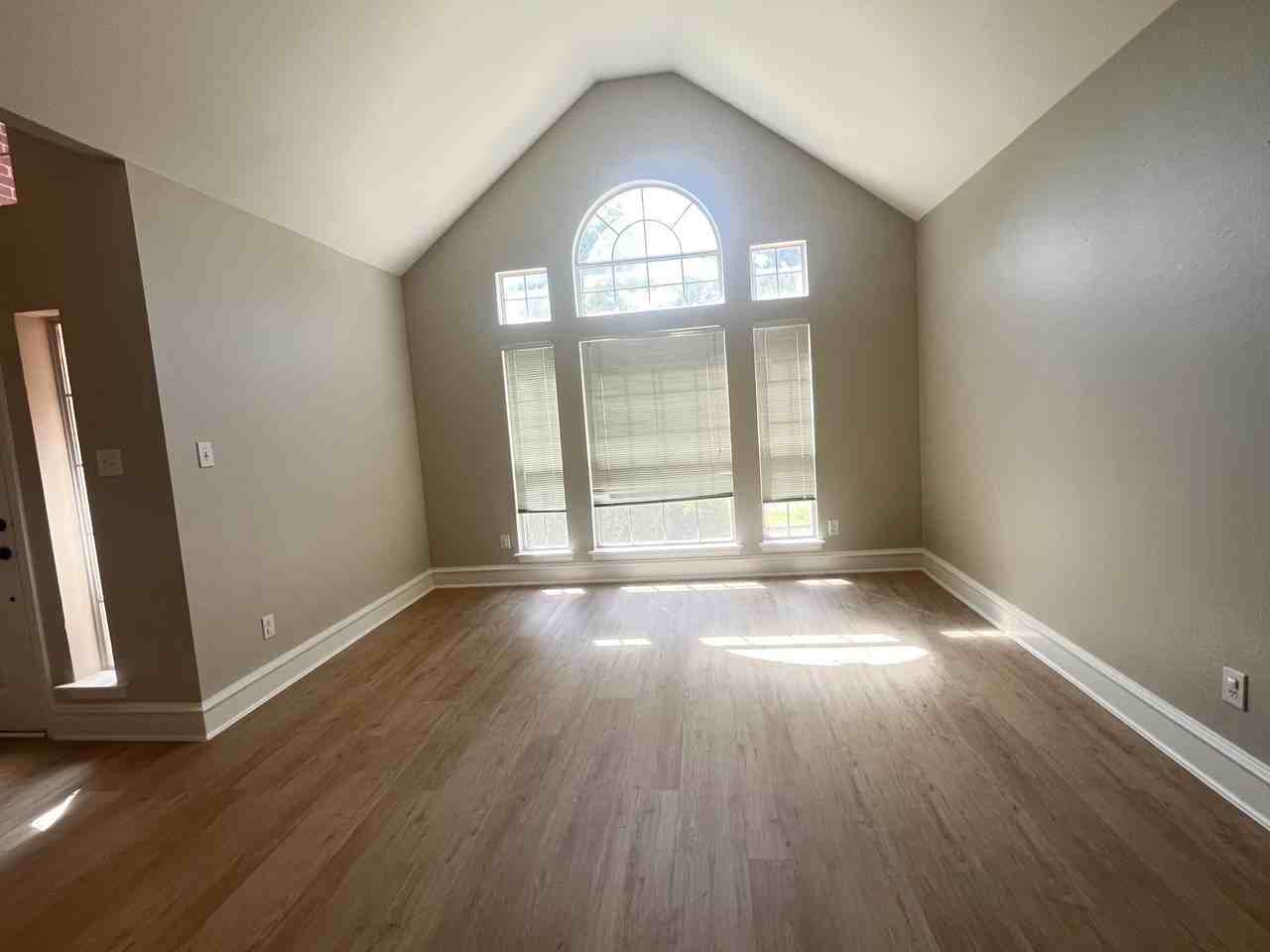 3113 Buena Vista Dr - Photo 3 of 15