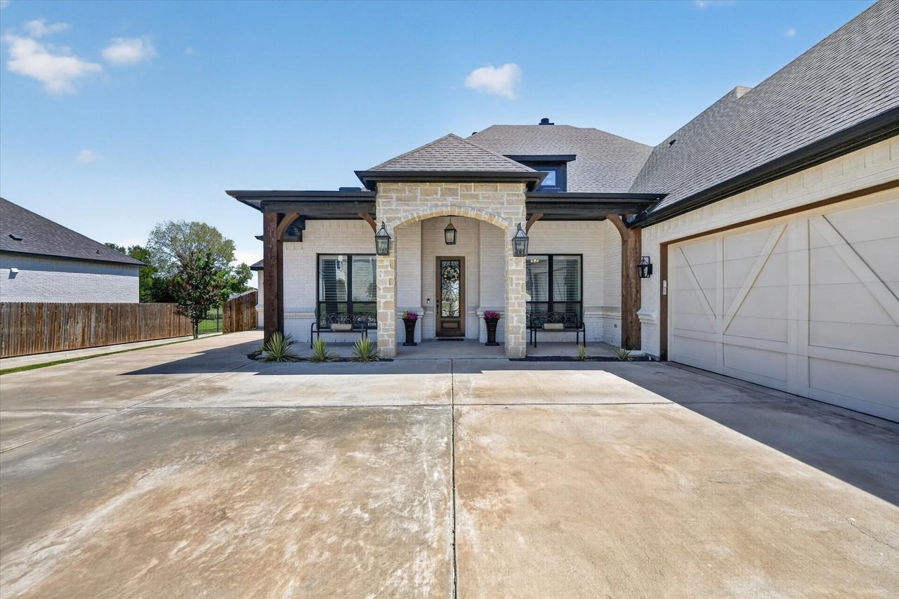 1213 Crown Valley Dr - Photo 2 of 38