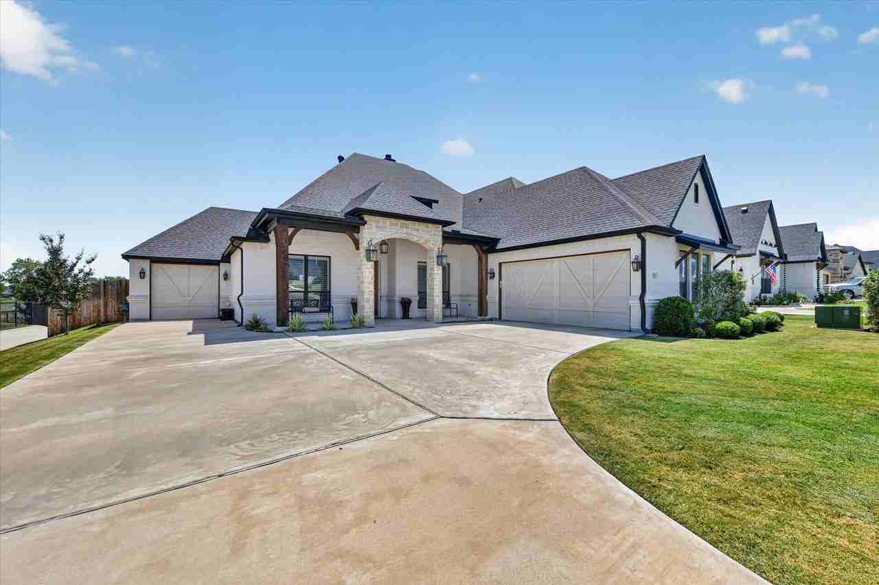 1213 Crown Valley Dr - Photo 3 of 38