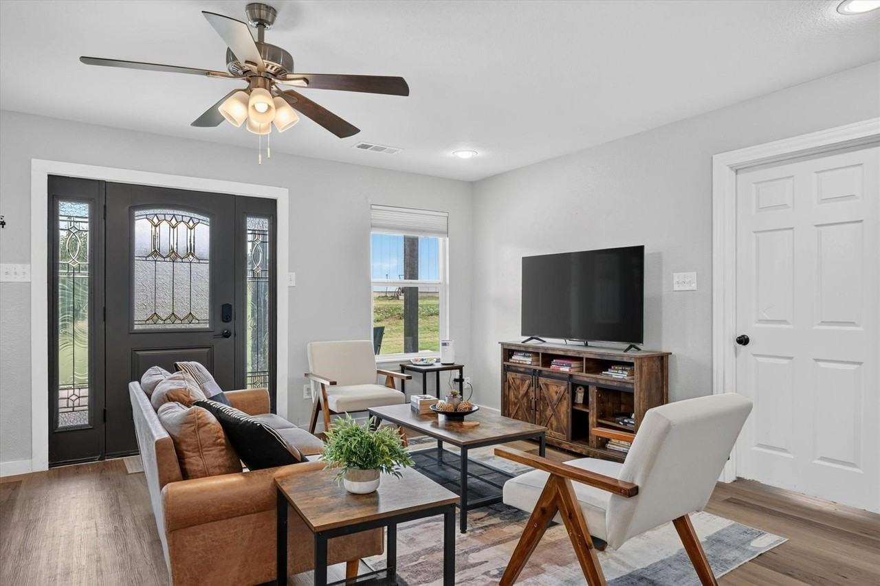 4606 County Road 408 - Photo 4 of 15