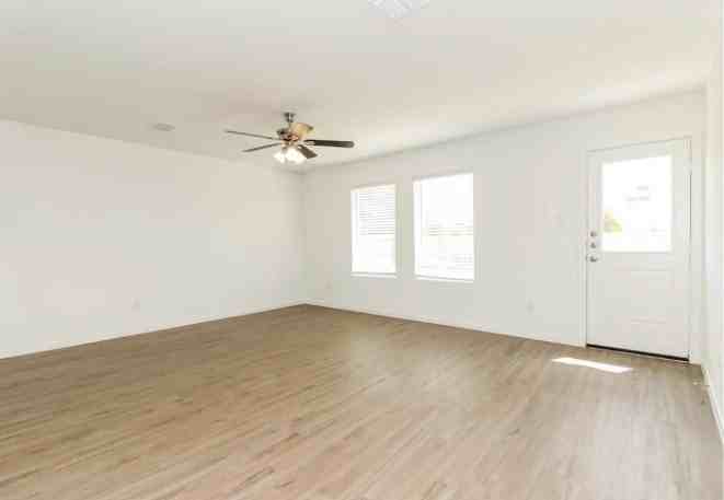 7124 Landings Edge Rd - Photo 3 of 11